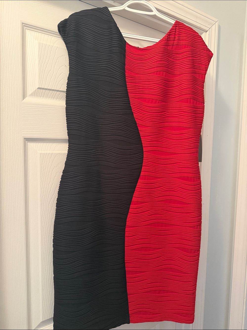 Donna Ricco Black and Red One-Shoulder Sheath Dress